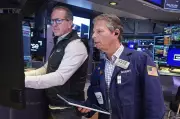 Wall Street Rises Toward Records as U.S. Stocks Catch Up to Global Gains