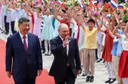 Xi and Putin Highlight Friendship, Energy Cooperation in Beijing Visit