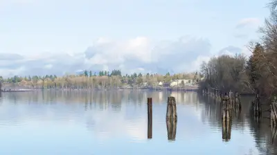 3 hospitalized after boat crashes into train bridge pillar in Maple Ridge, RCMP