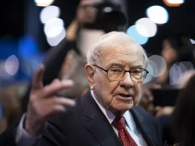 Buffett Halts Gates Foundation Donations Amid Epstein Review