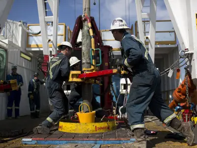 Canada's Trade Surplus Grows Amid Economic Weakness and Auto Sector Challenges