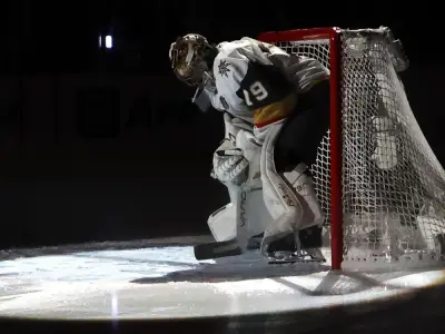 Carter Hart faces 'No means no' chant in Stanley Cup final Game 1