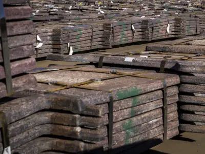 Copper Slips as Traders Eye Iran Peace Talks and Fed Rate Outlook