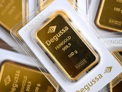 Gold Falls as US-Iran Truce Eases Inflation Worries, Prices Drop 23%
