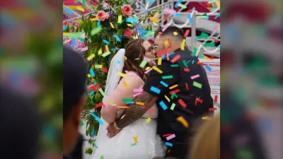 Manitoba Couple Marries on Midway at Red River Ex