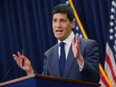New Fed Chair Warsh Shapes Policy as Rates Hold Steady