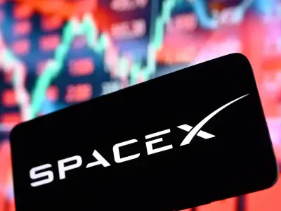 Retail Traders Exit Big Tech to Fund SpaceX IPO Purchases