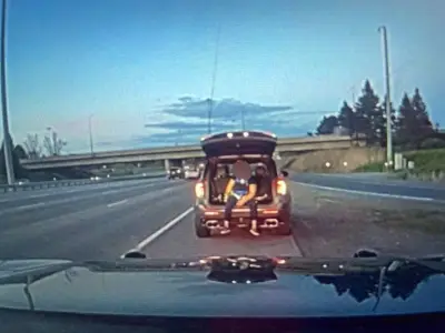 Stunt driving charges after passenger rides in open trunk on Hwy 417