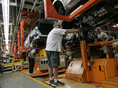 Unifor seeks higher pay, job security in Ford talks amid Trump tariff uncertainty