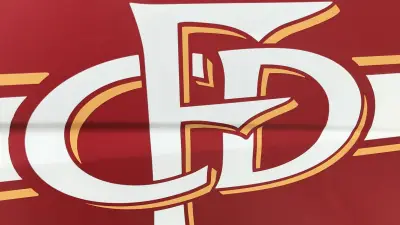Window Breaks on 7th Floor of Calgary Beltline Building, Glass Falls to Sidewalk