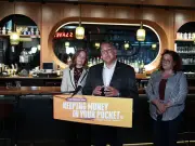 Alberta NDP proposes $18 minimum wage, tip protection for workers