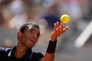 Auger-Aliassime reaches French Open quarterfinals in wide-open draw