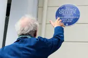 Laurence Olivier Honored with Blue Plaque at London Childhood Home