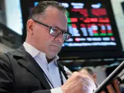 Nasdaq 100 Falls 3% as Tech Rotation Continues, TSX Drops 600 Points