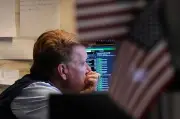 Oil Falls to $80/Barrel, U.S. Stocks Drift Amid Market Caution