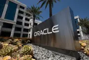 Oracle Stock Falls as AI Spending Plans and Debt Concerns Rattle Investors