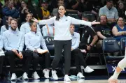 Sandy Brondello Gets Roaring Ovation in Liberty Return with Toronto Tempo