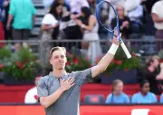 Shapovalov ends five-match losing streak with first-round win at Queen's Club