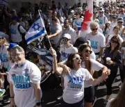 Six Arrests at Toronto Walk with Israel Event, Police Report