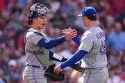 Valenzuela's go-ahead double lifts Blue Jays over Red Sox