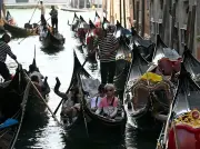 Venice mayor proposes 900% tourist fee hike to €50 for day-trippers