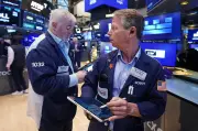 Wall Street Holds Near Records as AI Boom Continues to Drive Growth
