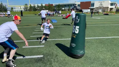 600 kids run drills with Hubbard at free football camp in Sherwood Park