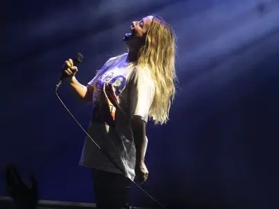 Alanis Morissette Brings Joy and Rage to Calgary Saddledome Show