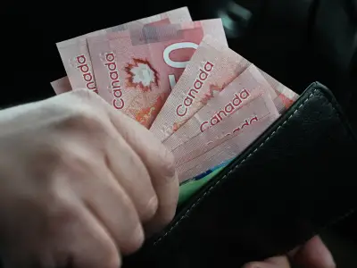 Canadian savings deteriorate as spending outpaces income: report