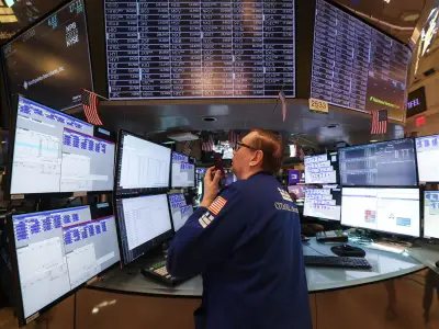 Magnificent Seven Loses Market Swagger as AI Trade Spreads Beyond Behemoths