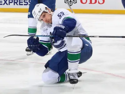 Maple Leafs sign Teddy Blueger and Brandon Duhaime to complete free-agent moves