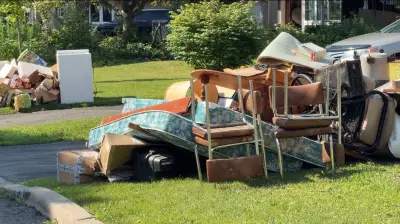 Ottawa residents face difficult flood clean-up as garbage piles up