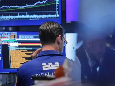 Stalled AI Rally Pushes Investors Toward Old-Economy Stocks: Survey