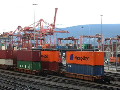 Traffickers exploit inspection gap at Canada's Pacific ports, report warns