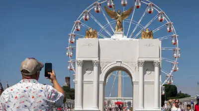 Trump's 'Arc de Trump' Model Gets Shoddy Renovation, Sparks Online Mockery