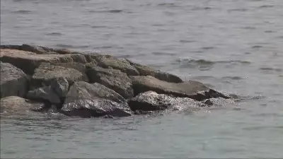 Two seriously injured after boat crashes into rocks in Etobicoke