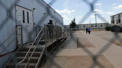 U.S. Court Rules ICE Cannot Detain Migrants Over 90 Days Without Bond Hearing