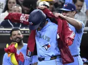 Blue Jays' Okamoto ties rookie HR record in 5-3 win over Padres