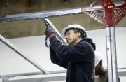 Canada's Unemployment Rate Drops to 6.5% as Youth Add 33,000 Jobs