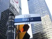Canadian Stocks Beat US for Second Year as Banks Surge