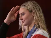Canadian swimmer Summer McIntosh shatters 17-year-old world record, draws comparisons to Michael Phelps