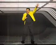 Lionel Richie rebounds from health woes to triumph in Toronto concert