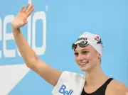 Summer McIntosh breaks women's 200m butterfly world record at Canadian trials