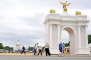 Trump's Triumphal Arch Plan Wins Early Federal Approval